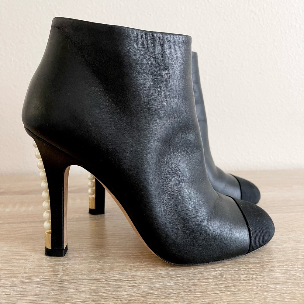 Chanel Black Leather Pearl Heels Ankle Boots Booties Women’s Sz 37.5/7.5 - Picture 7 of 13